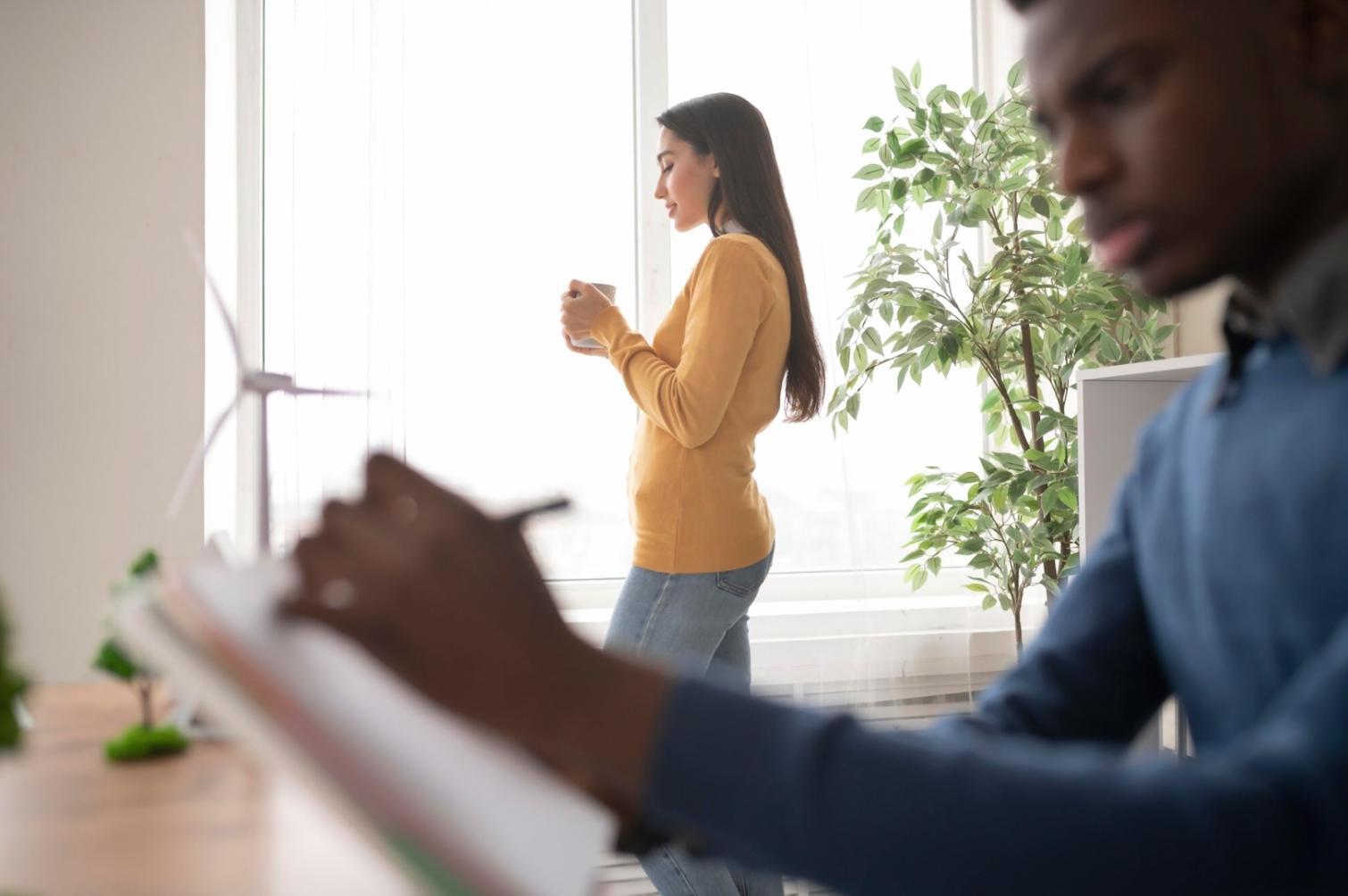 Professionelle Finanzberatung in modernem Büro